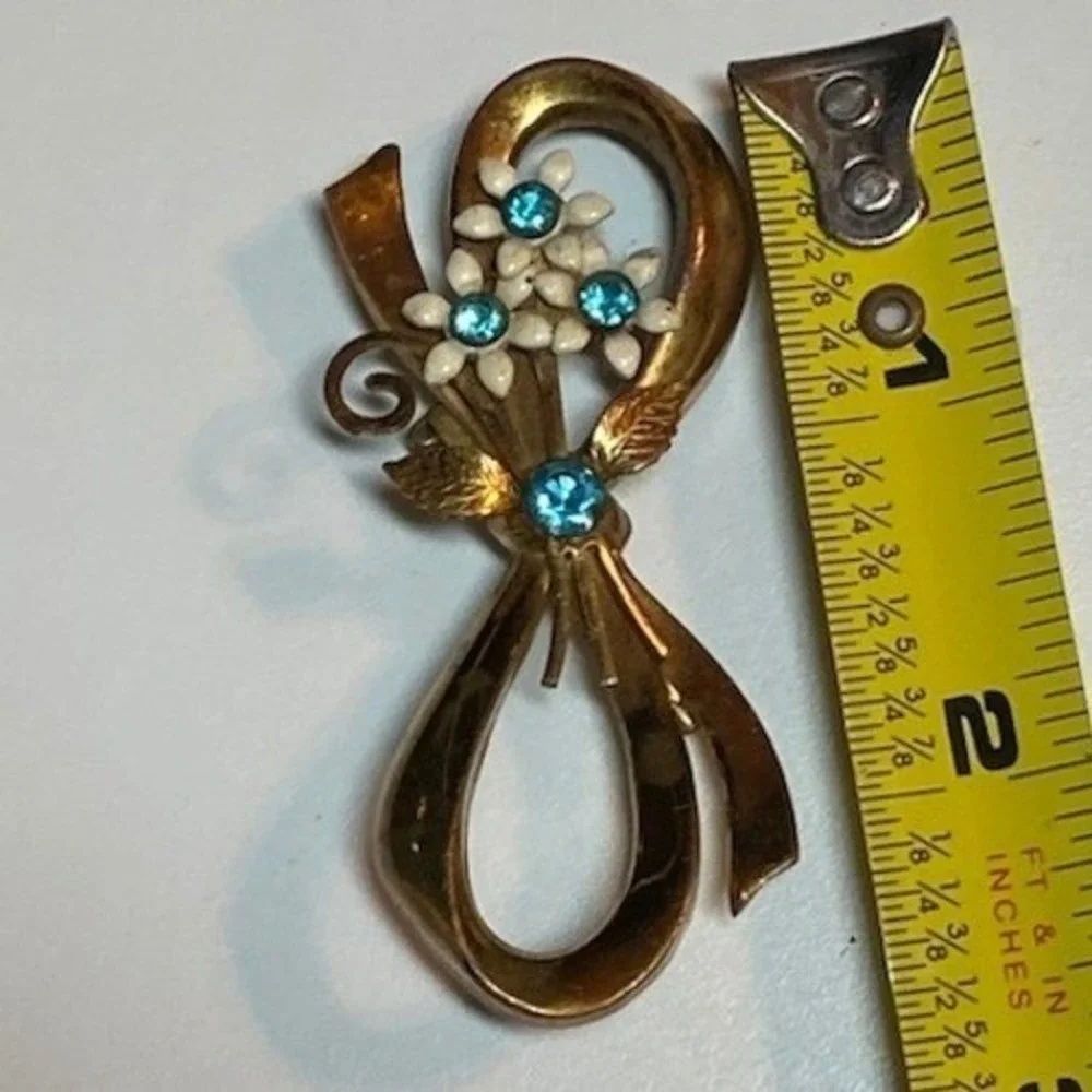 Vintage Gold Tone Ribbon Bow Brooch White Enamel Blue Rhinestone‎ Floral Pin